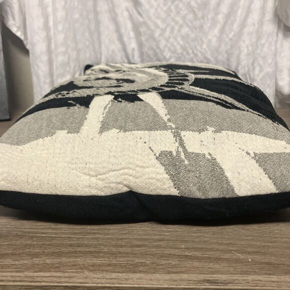 2012 Calderia USA Statue of Liberty New York 23” Pillow Very Nice - Picture 8 of 9